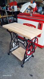 Table d'appoint unique, Enlèvement