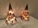 Twee Gouden Verlichte Kerstkegels, Diversen, Kerst, Ophalen of Verzenden, Gebruikt