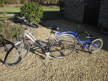 Damesfiets met aanhangfiets voor peuter beschikbaar voor biedingen