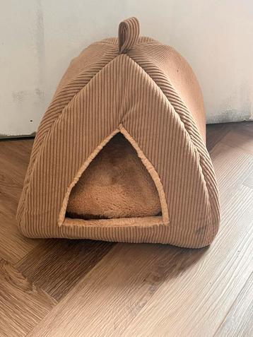 Gezellige set voor hond of kat beschikbaar voor biedingen