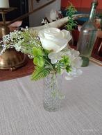 Petite composition fleurs blanches artificielles+ vase, Maison & Meubles, Comme neuf, Intérieur, Enlèvement ou Envoi