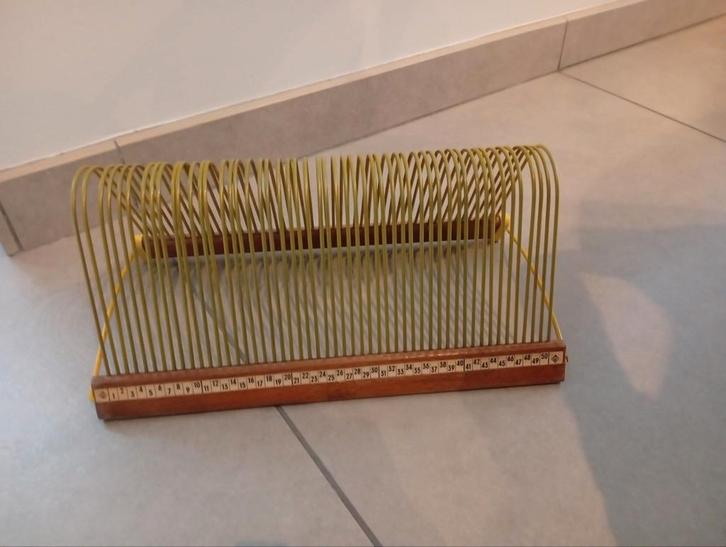 Vintage platenhouder voor 50 platen, Huis en Inrichting, Woonaccessoires | Cd- en Dvd-rekken, Metaal, Ophalen