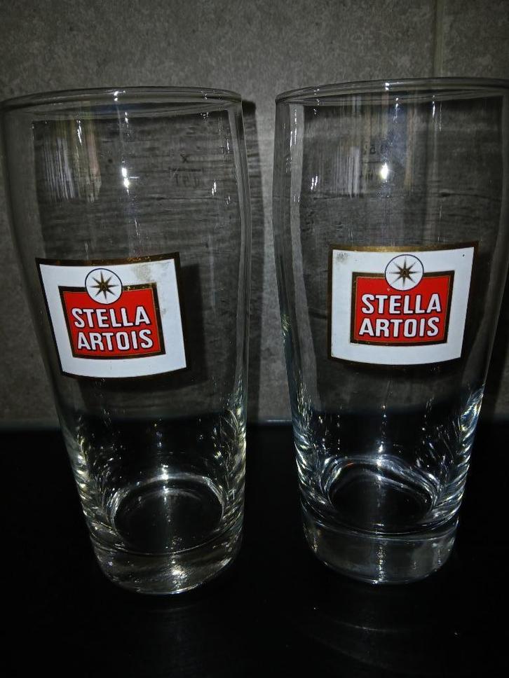 Deux anciens verres STELLA ARTOIS  50cl avec doseurs différe, Collections, Marques de bière, Comme neuf, Verre ou Verres, Stella Artois
