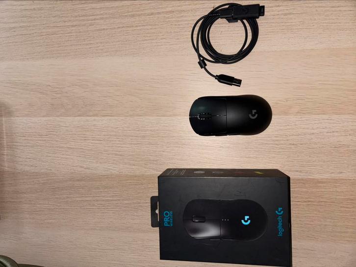 Logitech G 910-005273, Computers en Software, Muizen, Zo goed als nieuw, Muis, Draadloos, Ophalen