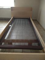 Bed in hout, Huis en Inrichting, Ophalen, Hout