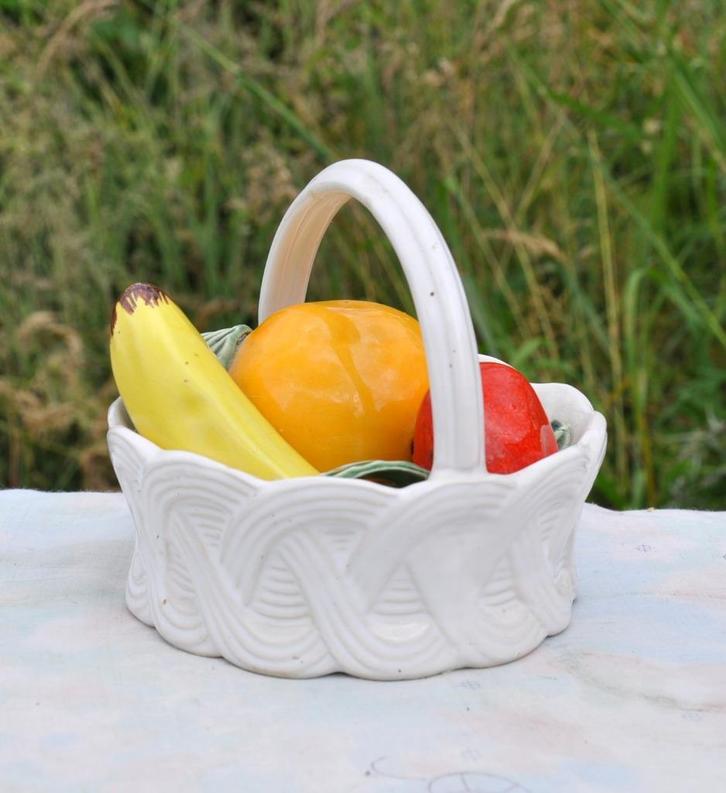 panier en faience barbotine avec fruits, Antiek en Kunst, Antiek | Keramiek en Aardewerk, Ophalen of Verzenden