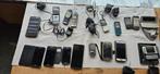 Lot de vieux gsm, smartphones et câbles., Utilisé, Enlèvement ou Envoi