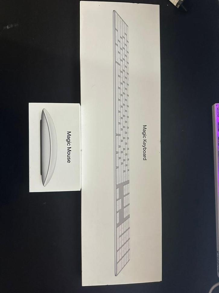Apple Magic Keyboard + Magic Mouse 2, Computers en Software, Toetsenborden, Zo goed als nieuw, Azerty, Draadloos, Ergonomisch