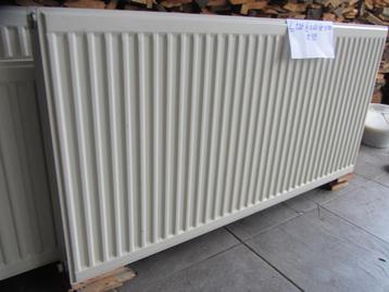 Radiator in prachtige staat, 1.20 m,  met ophangbeugels   1. beschikbaar voor biedingen