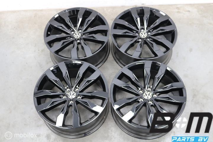 NIEUWSTAAT! Org. 20 inch Suzuka velgen VW Tiguan 5NN601025Q, Auto-onderdelen, Banden en Velgen, Velg(en), 20 inch, Personenwagen