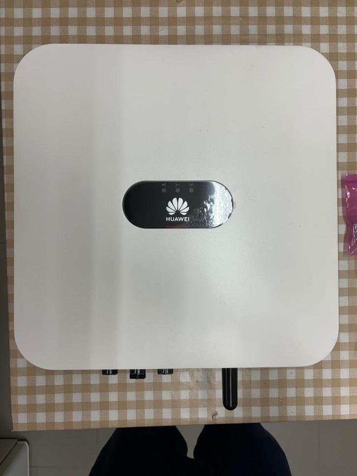 Huawei omvormer SUN 2000 2KTL-L1, Doe-het-zelf en Bouw, Zonnepanelen en Toebehoren, Zo goed als nieuw, Compleet systeem, 200 wattpiek of meer