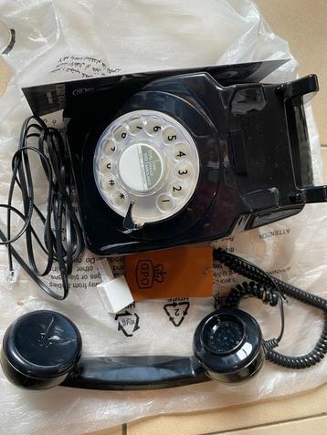 Retro roterende vaste telefoon uit de jaren 70 beschikbaar voor biedingen