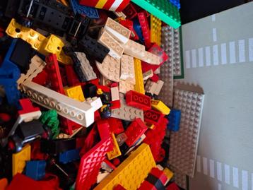 Bak vol met lego  beschikbaar voor biedingen