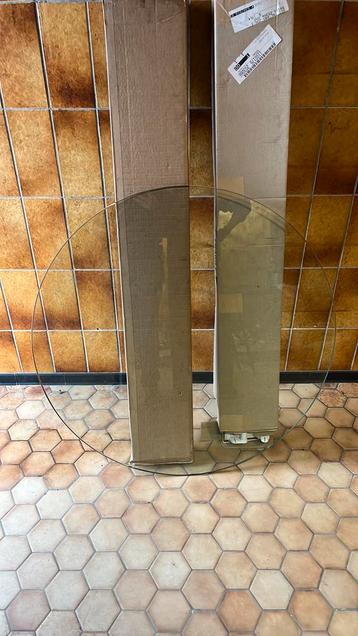 Glazen afdekblad tafel beschikbaar voor biedingen