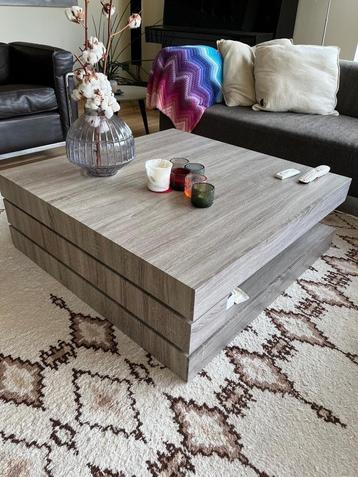 Salontafel in hout beschikbaar voor biedingen