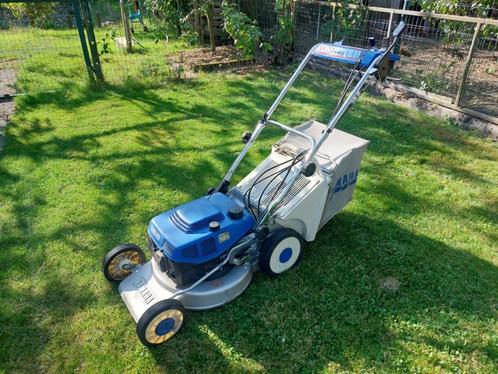 Grasmaaier Yamaha zelftrekker in goede staat met messtop, Tuin en Terras, Grasmaaiers, Zo goed als nieuw, Benzine-grasmaaier, 50 cm of meer