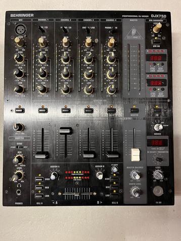 Behringer DJX750 mixer Defect!