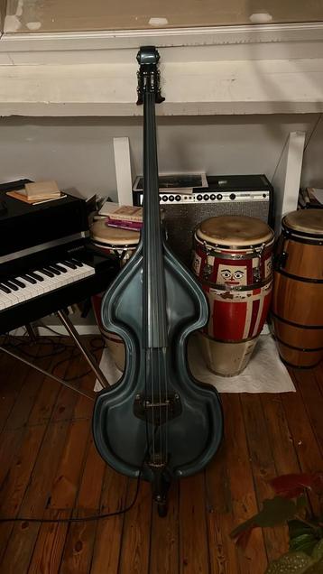 Baby bass ampeg, Musique & Instruments, Instruments à corde | Guitares | Basses, Utilisé