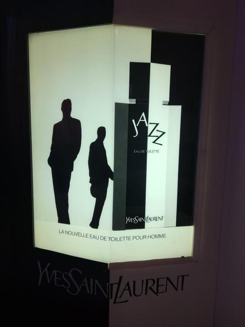 Yves Saint Laurent Paris Jazz Grote Licht Bak Winkel Reklame, Handtassen en Accessoires, Uiterlijk | Parfum, Gebruikt, Ophalen