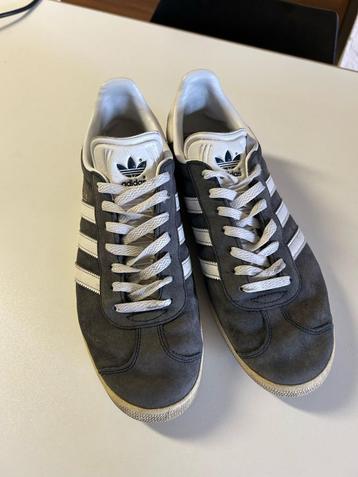 adidas gazelle  beschikbaar voor biedingen