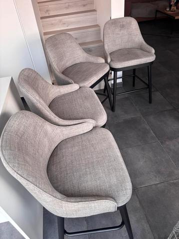Barstoelen beschikbaar voor biedingen
