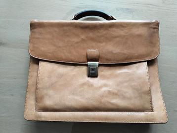 Lederen boekentas licht bruin/beige weinig gebruikt, Handtassen en Accessoires, Tassen | Schooltassen, Ophalen, Zo goed als nieuw