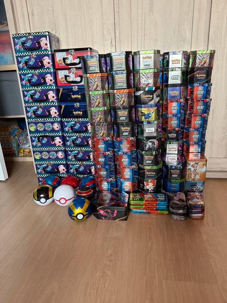 Lege pokemon tins/pokeballs, Hobby & Loisirs créatifs, Jeux de cartes à collectionner | Pokémon, Comme neuf, Enlèvement