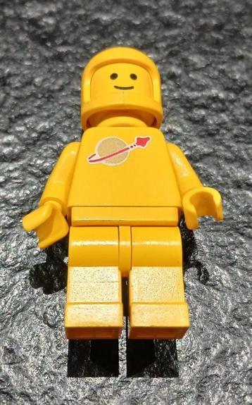 Lego Classic Yellow Space Astronaut Minifigure Vintage '80s beschikbaar voor biedingen