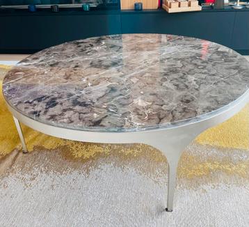 Table de salon ronde de chez Flamant en marbre beschikbaar voor biedingen