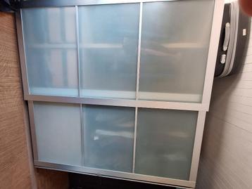 Grote Ikea Pax kast met deuren van melkglas beschikbaar voor biedingen
