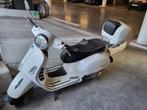 Vespa 125 gts, Fietsen en Brommers, Ophalen, Zo goed als nieuw