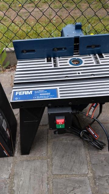 Freesmachine met tafel, Enlèvement, Comme neuf