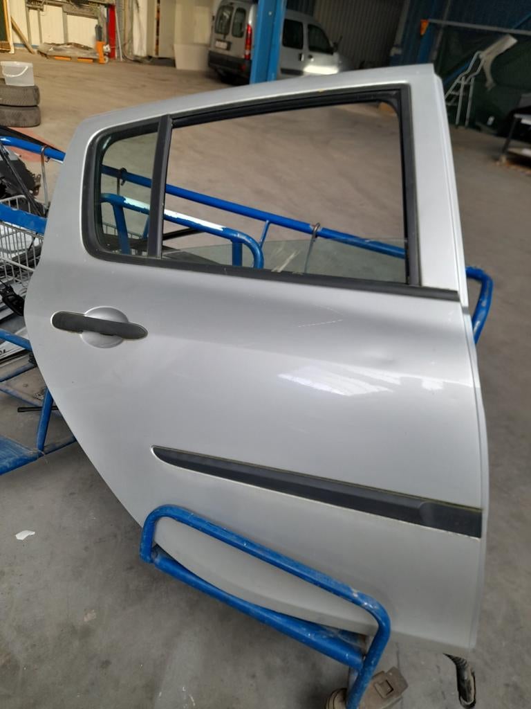 Portes AVANT ARRIERES RENAULT CLIO 3 // 5060 AUVELAIS, Renault, Arrière, Enlèvement, Utilisé