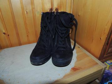 Chaussures - Pointure 37 - Bottines noires talon intérieur