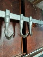 Vleeshaken,, Ophalen