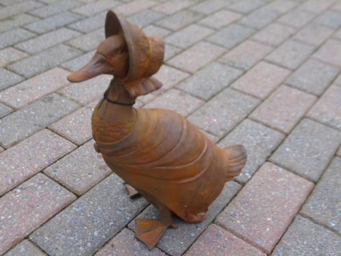 Standbeeld van een eend met een roestige gietijzeren hoed., Tuin en Terras, Tuinbeelden, Nieuw, Dierenbeeld, Metaal, Ophalen