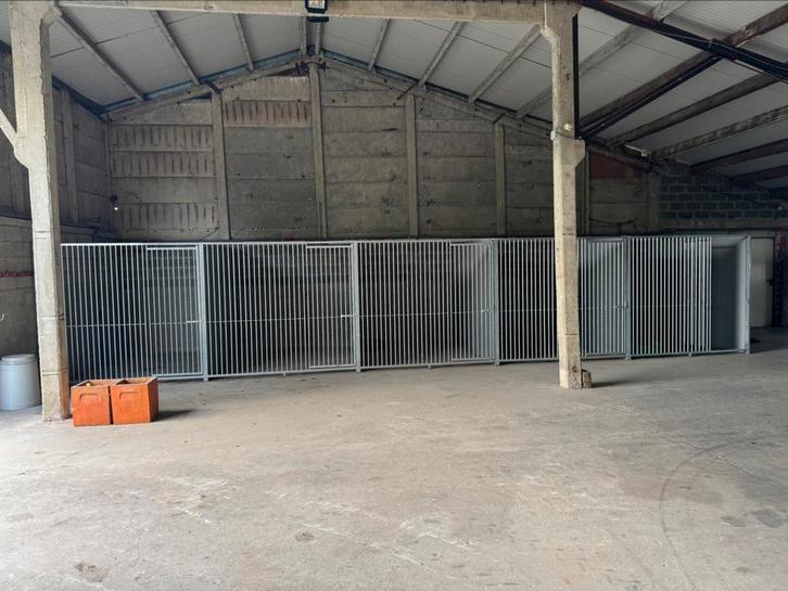 5 hondenrennen inclusief ophangstukken voor voerbakken, Dieren en Toebehoren, Hondenbenches, Nieuw, Ophalen