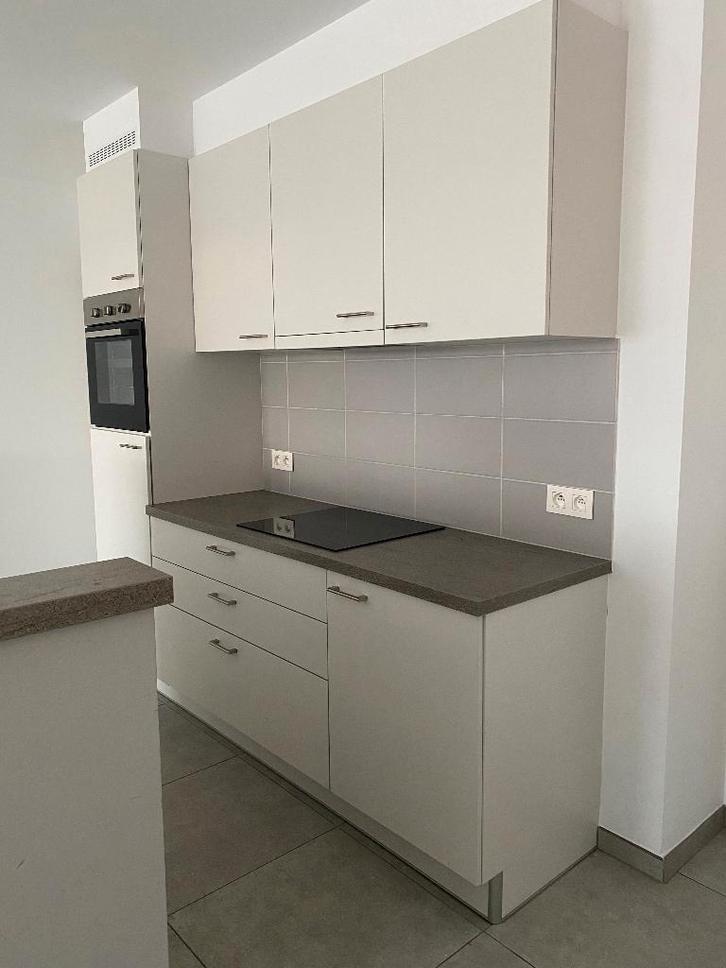 Complete 2persoons appartement keuken met frigo en kookplaat, Huis en Inrichting, Keuken | Complete keukens, Zo goed als nieuw