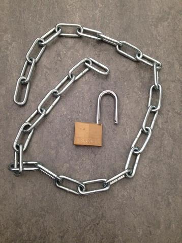 Cadenas + Chaine disponible aux enchères