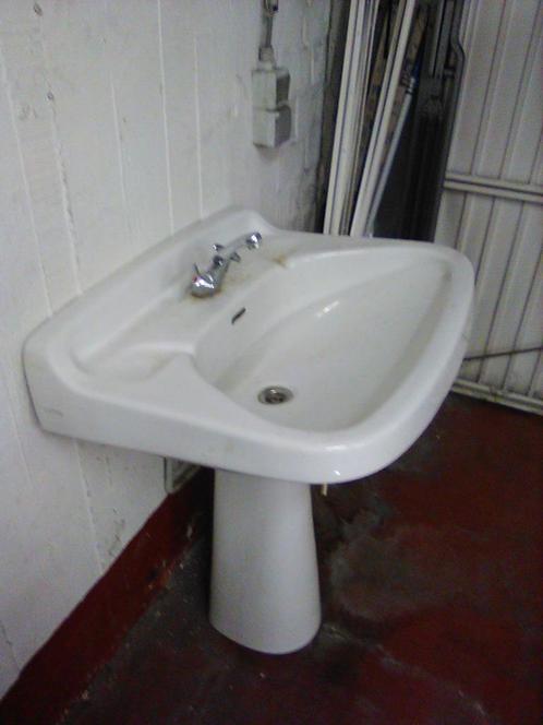 ANTIEK 60s LAVABO OP SOKKEL AFHALING LEES BESCHRIJVING, Doe-het-zelf en Bouw, Sanitair, Gebruikt, Wastafel, Steen, Ophalen