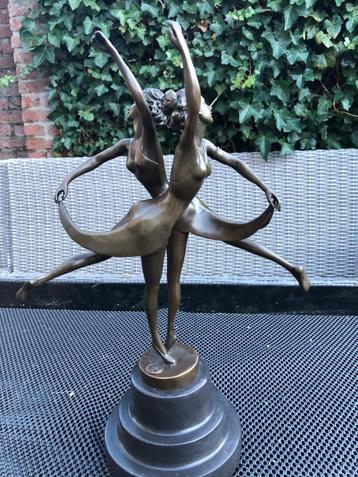 bronzen sculptuur v 2 dansende vrouwen 