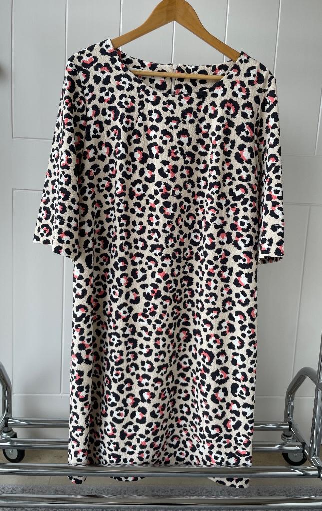 Nieuw - Sportief kleedje van Belgisch merk Avalanche, Kleding | Dames, Jurken, Nieuw, Maat 46/48 (XL) of groter, Ophalen of Verzenden