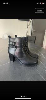 Enkellaarsjes maat 36, Ophalen