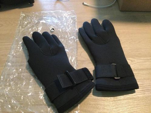 Nieuwe 5mm Dive Gloves M aan 15€ ipv 24,50€ - Ecocheques, Sports nautiques & Bateaux, Plongée, Neuf, Autres types, Enlèvement ou Envoi
