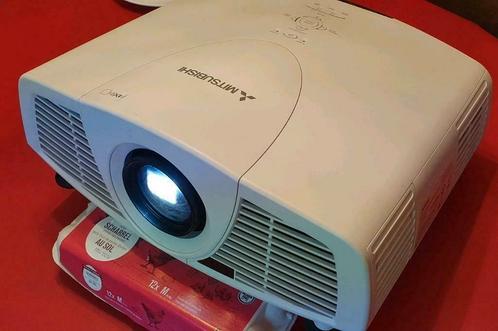 Projecteur Mitsubishi xd3200u, Audio, Tv en Foto, Projectieschermen, Zo goed als nieuw, Ophalen