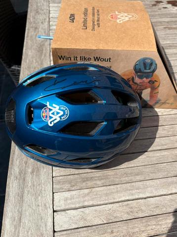 gesigneerde helm van wout van aert beschikbaar voor biedingen