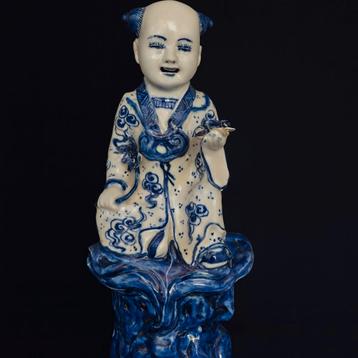Blauw-wit beeldje van Chinees porselein  beschikbaar voor biedingen
