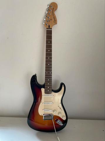 Fender Stratocaster Squier + versterker beschikbaar voor biedingen