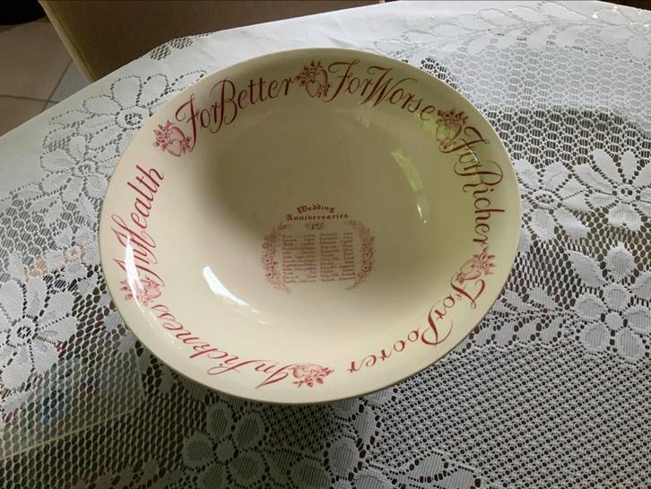 Schaal op voet voor huwelijksgeschenk, Royal Staffordshire., Antiek en Kunst, Antiek | Schalen, Ophalen of Verzenden