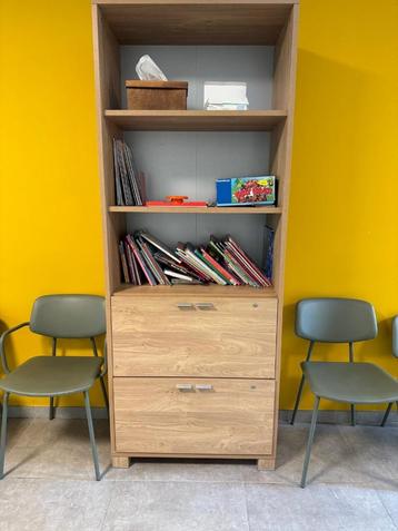 2 Boekenkasten voor symbolische prijs beschikbaar voor biedingen